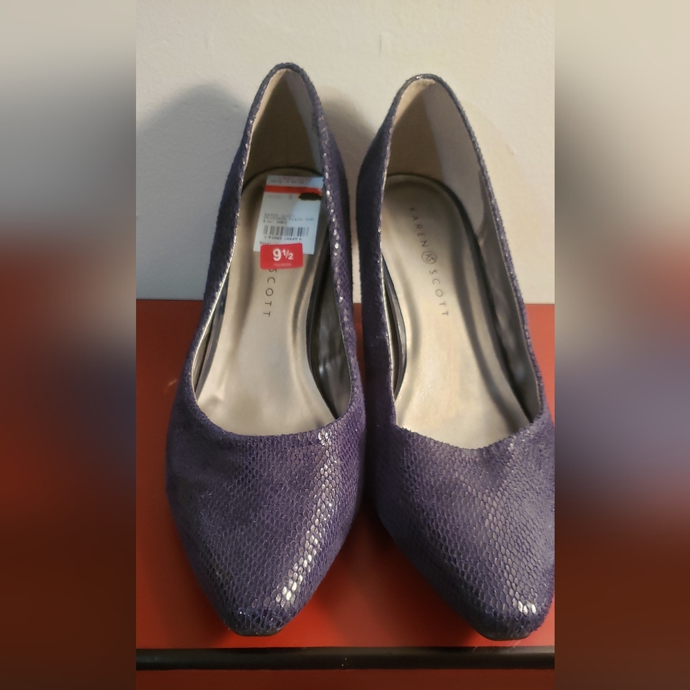 Karen Scott navy pumps